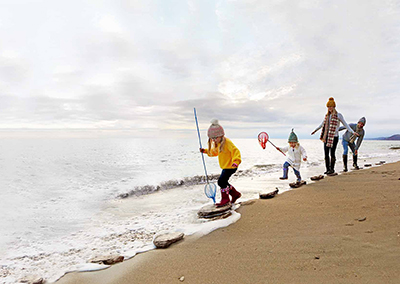 Image of a woman at home usingHalvans Banking